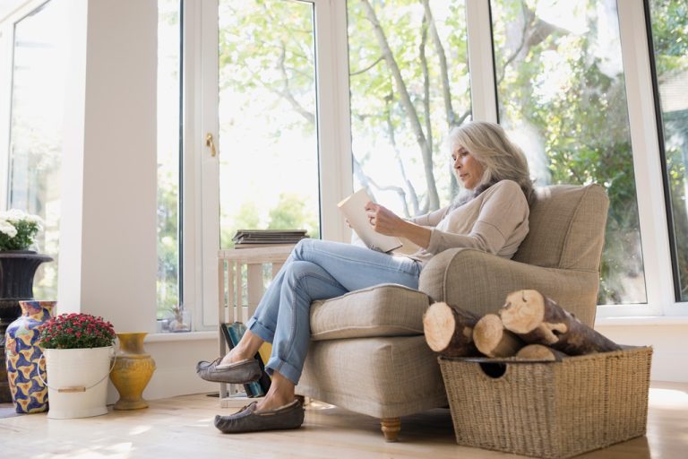 Aménagement du domicile : Fauteuil Relax pour sénior quelle couleur choisir ?